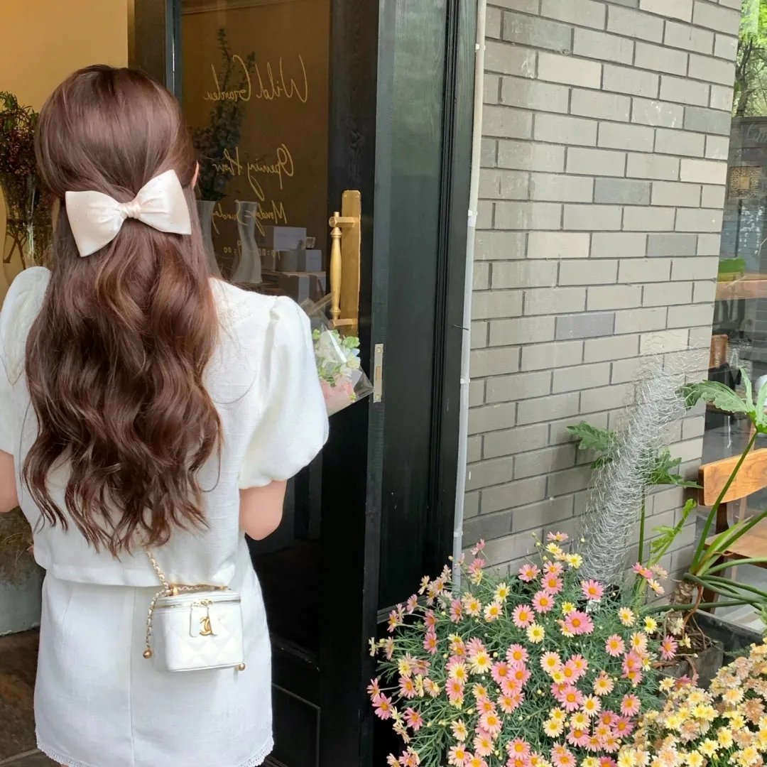 怪物少女妮莫娜